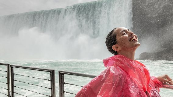 Excursión de un día desde Toronto a las Cataratas del Niágara con entrada sin colas al barco