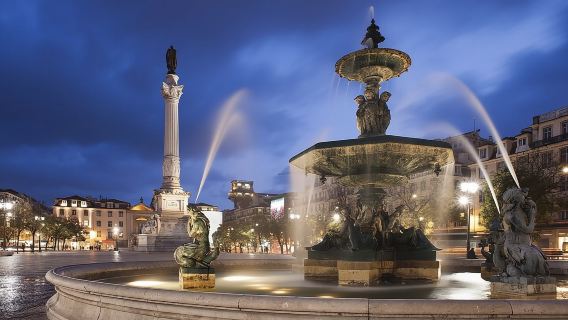 Lisboa: Auténtico espectáculo de fado, cena y recorrido nocturno
