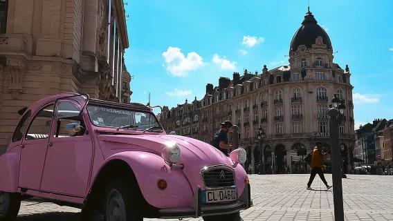 30-Minutes Private Guided Tour of Lille by Convertible 2CV