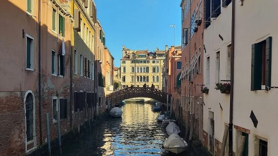 Venice Small Group Walking Tour of Most-Famous Sites &Attractions