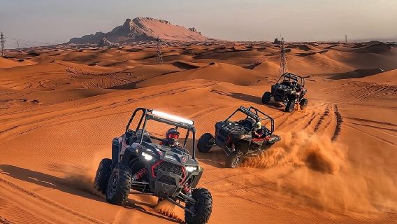 การผจญภัยขับรถบักกี้ทะเลทราย 1 ชั่วโมง: ขี่อูฐและเล่นแซนด์บอร์ด