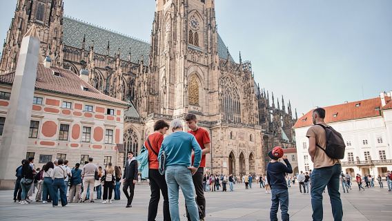 Prague old town, river cruise and Prague castle sightseeing tour including lunch