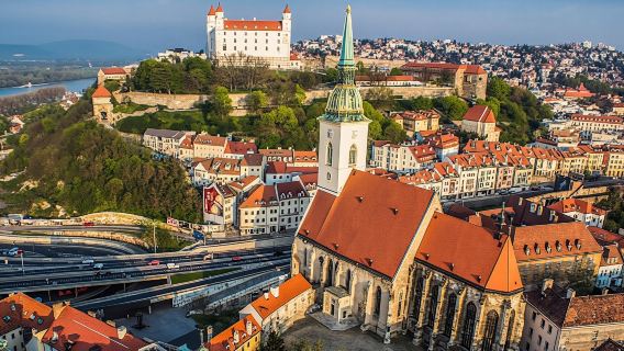 Exploring Bratislava Guided Walking Tour with Castle Admission