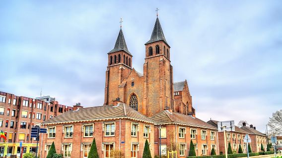 Self guided tour with interactive city game of Arnhem