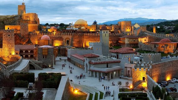 Excursión en grupo a la antigua Georgia: Vardzia, Rabati y Borjomi