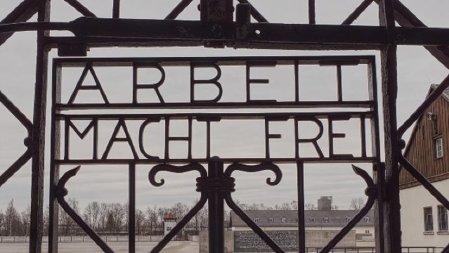 Tour Tham Quan Tưởng Niệm Dachau Nửa Ngày Khởi Hành Sớm từ Munich