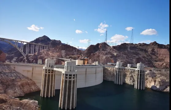 胡佛水壩+七彩巨石陣+胡佛水壩博物館半日遊【13人精品小團】