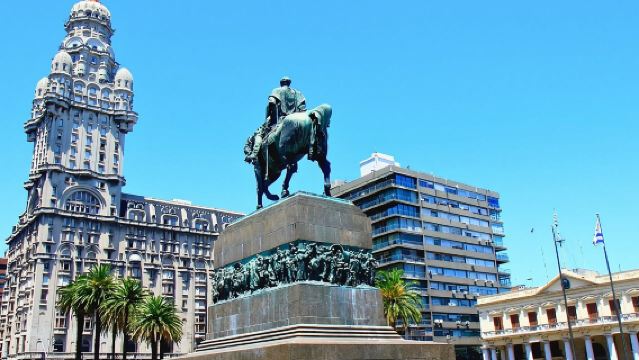 Montevideo Highlights: Gemeinsame Stadtrundfahrt für Passagiere von Kreuzfahrtschiffen