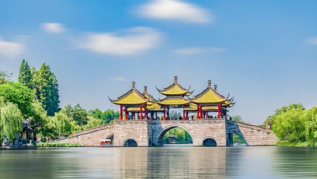 Yangzhou Shou Xihu [Kafe Orang Hutan|2H Cerita Menarik|Termasuk Tiket Masuk & Headphone]