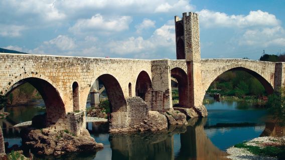 Girona: tour por la zona de los volcanes, Besalú y el lago de Banyoles