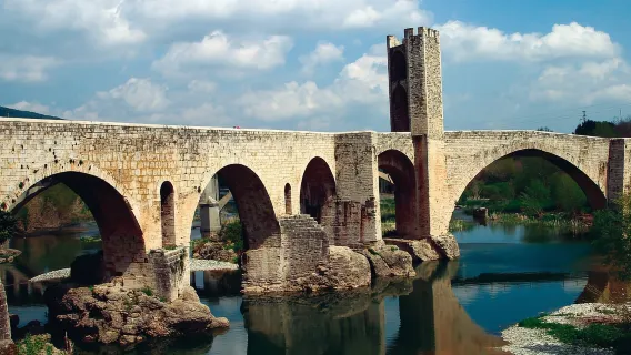 Girona: Volcano Area, Besalú, and Banyoles Lake Tour