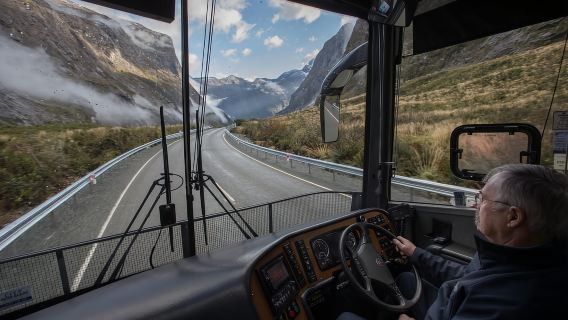 Da Te Anau: crociera sul Milford Sound e tour in pullman con tetto in vetro