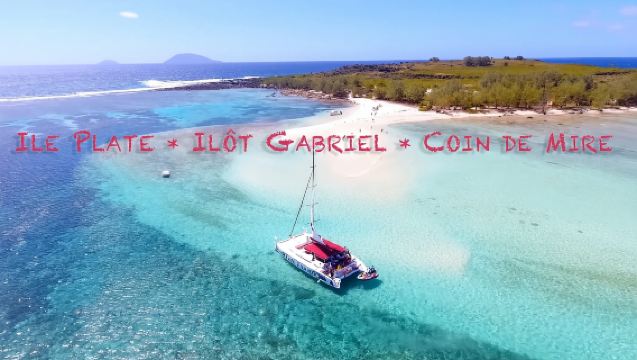 Pulau Utara: Kapal Pesiar Katamaran Seharian, Makan Siang BBQ & Minuman