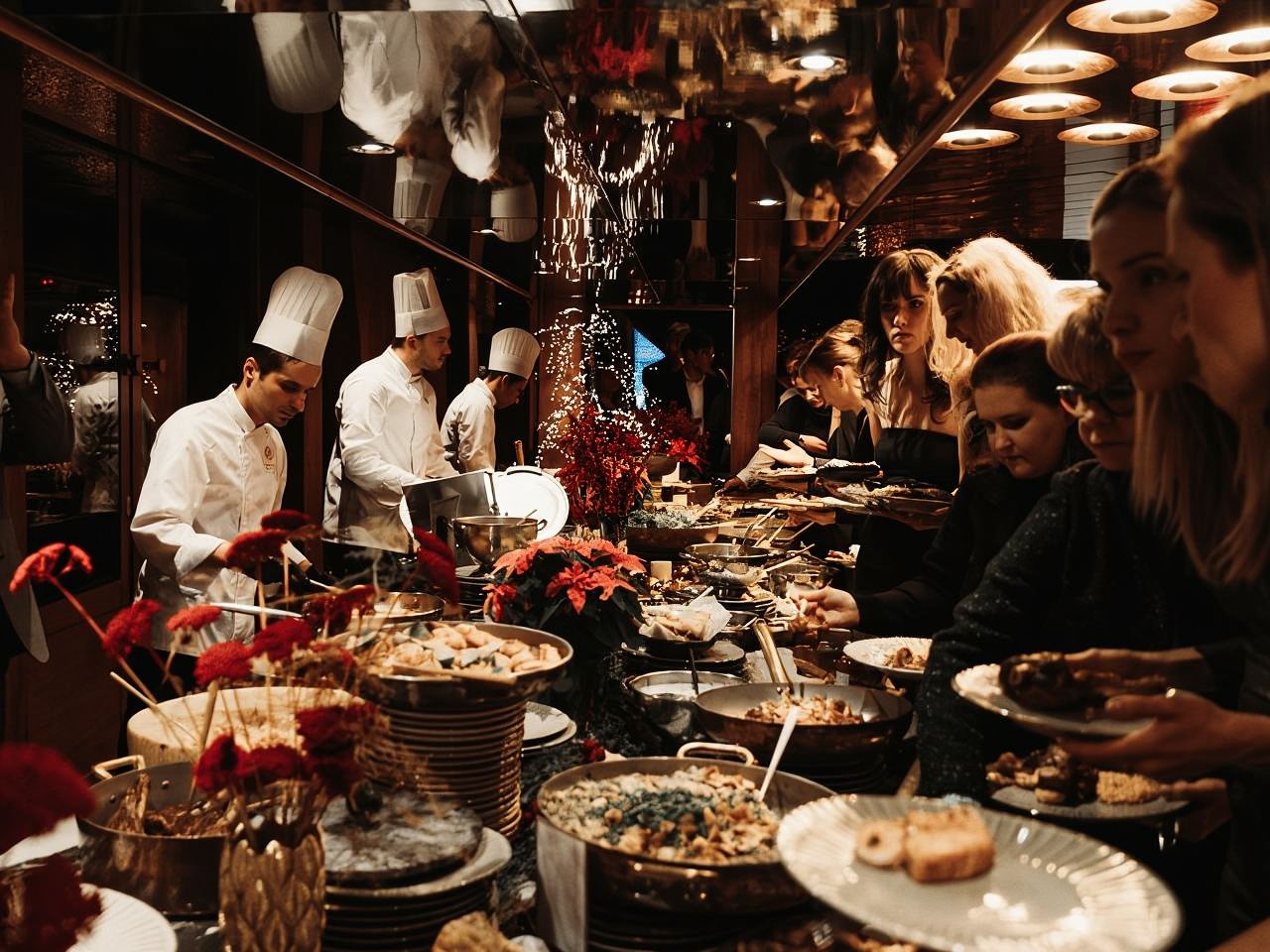 Budapest: Dinner Cruise with Live Music & Unlimited Drinks