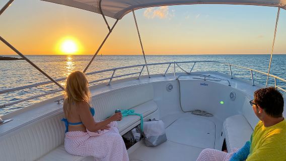 Muscat: gita in barca lungo la costa e al tramonto