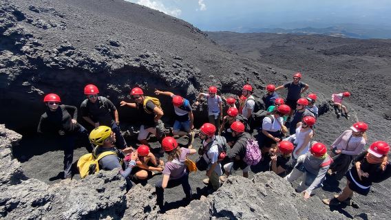 Persiaran Etna ke 3000 mt. dengan kereta kabel dan jip 4x4