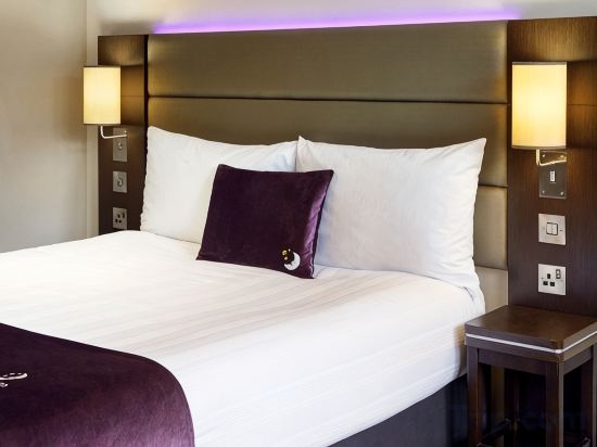 Premier Inn Chessington - Tap to explore photos