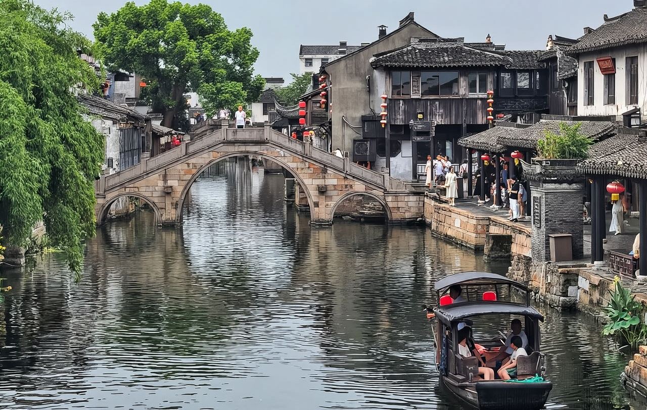 Round-trip from Shanghai: Wuzhen + Xitang Historic Town of China|One order, one group|Customized Car and Driver in Multiple Languages (Chinese, English)