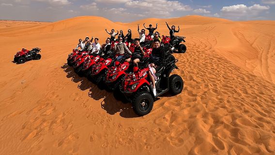 Safari nel deserto di Dubai con quad, giro in cammello, cena e spettacolo