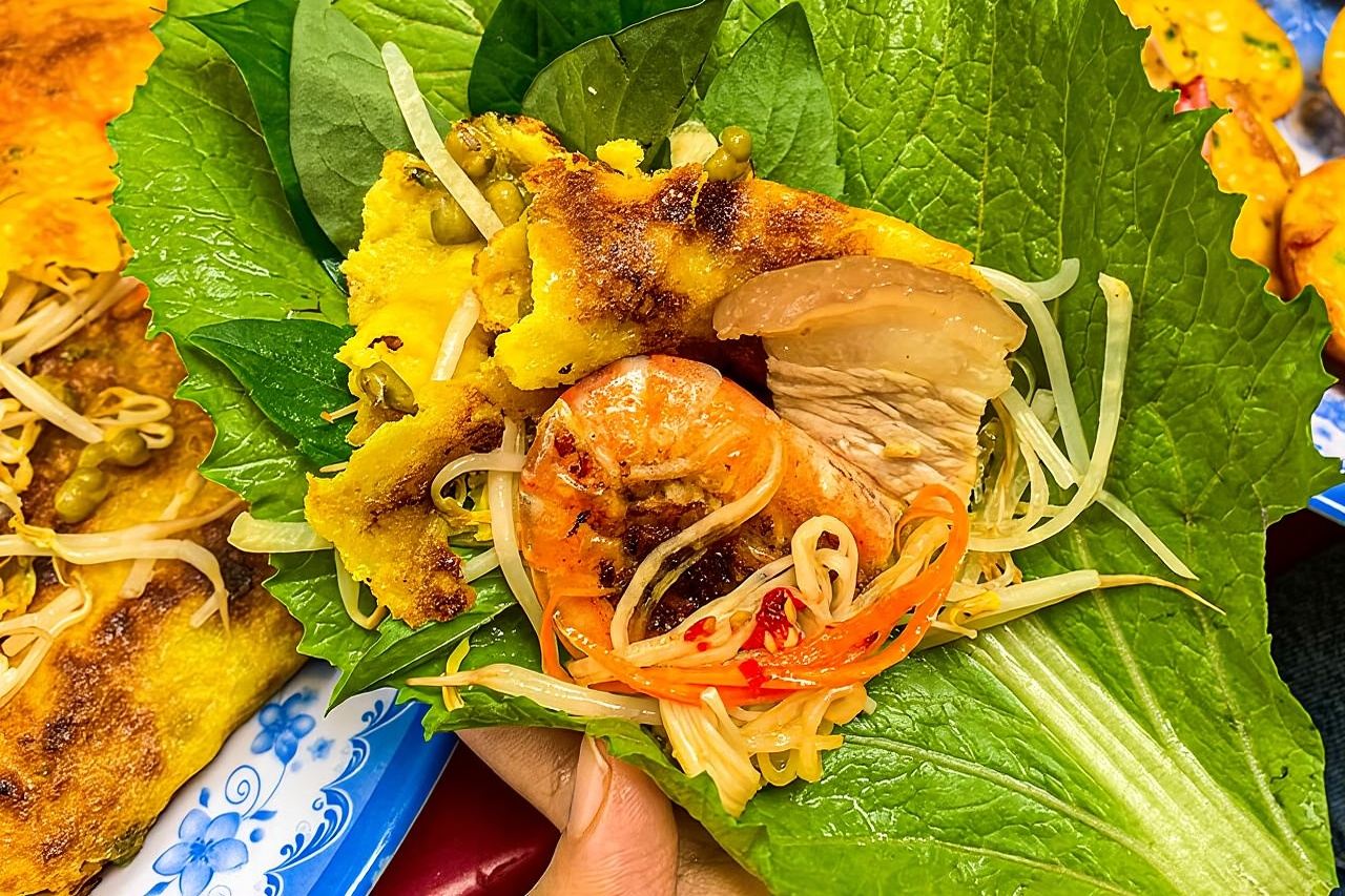 Saigon Scooter Adventure - City Sights & Street Food Tour