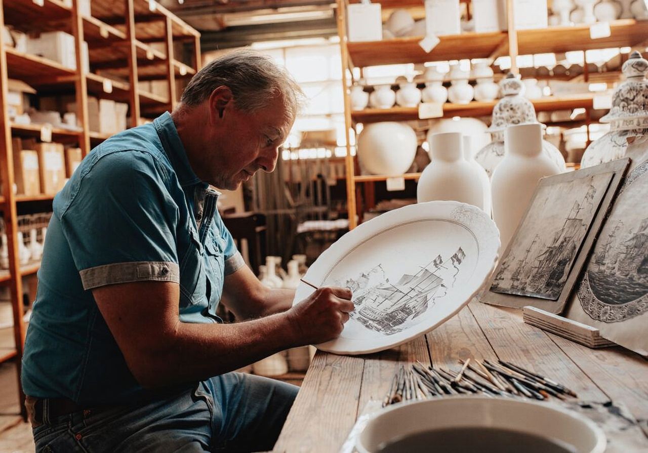 1-day tour to Delft Blue Pottery Factory, Nieuwe Kerk, Vermeer Centrum Delft, and Oostpoort