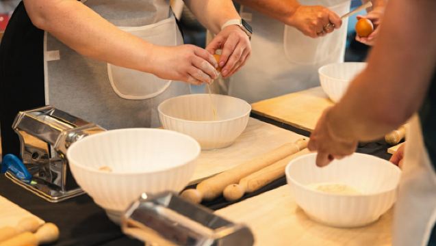 ローマ：パスタ、ラビオリ＆ティラミスクラス（ワイン飲み放題付き）