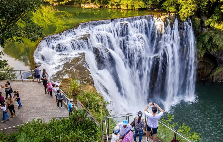 Jiufen Old Street + Shifen Old Street + Shifen Waterfall 1-day tour [Depart from Taipei | Guaranteed departure]