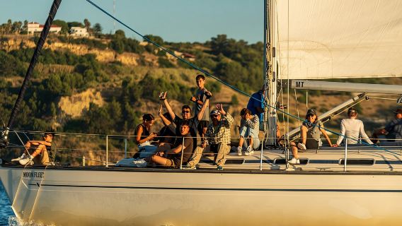 Excursión en velero al atardecer en grupo en Lisboa con bebida de bienvenida