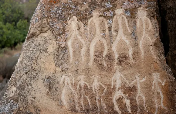 巴庫戈布斯坦及阿布歇隆之旅+免費海達爾阿利耶夫中心門票