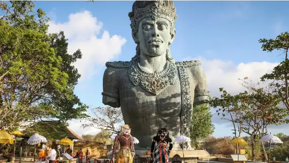 峇里島+烏魯瓦圖寺+烏魯瓦圖懸崖公路+金巴蘭海灘一日遊