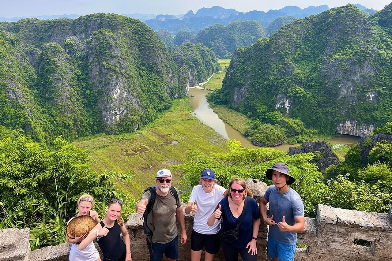Lawatan Sehari Penuh Ninh Binh bersama Hoa Lu, Trang An dan Gua Mua