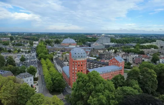 包車直達布雷達聖母大教堂，登塔俯瞰全城！