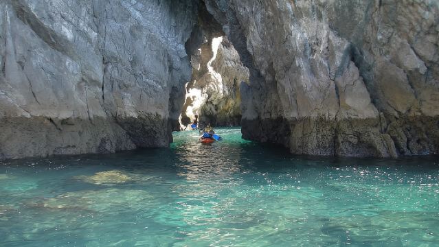 Tour in kayak di mezza giornata a Sesimbra