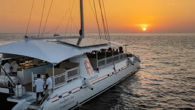 布吉皇帝島+珊瑚島+神仙半島日落一日遊帆船出海浮潛