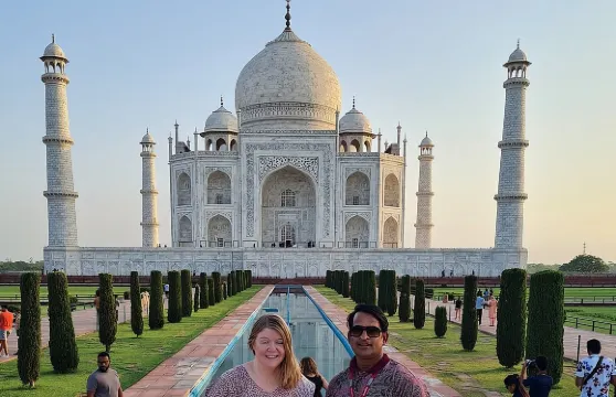 德里出發泰姬陵及阿格拉堡汽車之旅(含5星級餐飲)