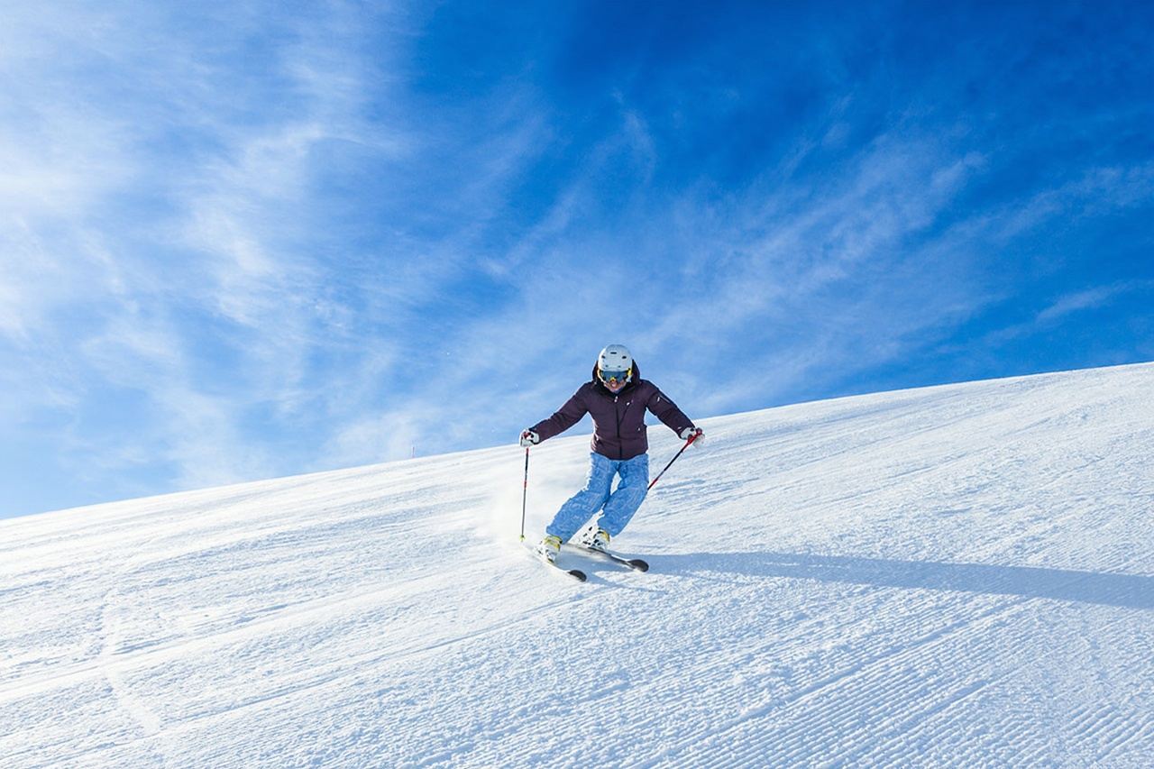 1-day tour to Asarigawa Onsen Ski Resort in Otaru, Hokkaido, Japan: Optional Chinese or English-speaking ski instructors and equipment
