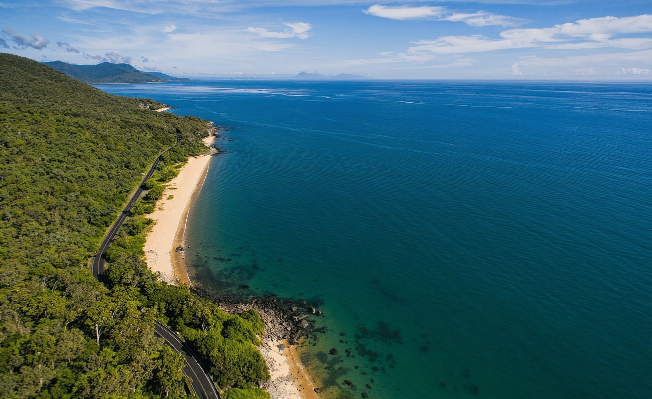 Cairns: Shared Airport Transfer to/from City and Beaches