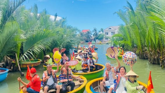 베트남 다낭에서 고대 도시의 작은 "남쪽" 베이 마우 코코넛 포레스트