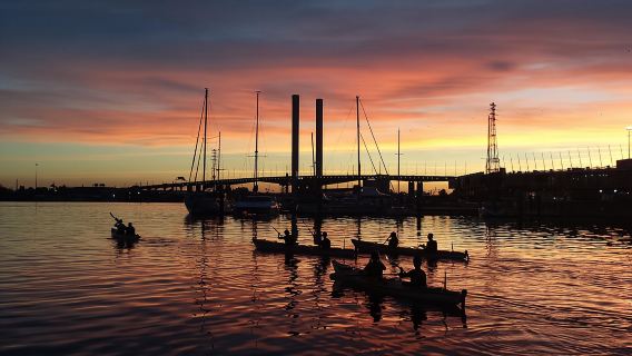 Melbourne Sunset Kayaking Experience with Dinner