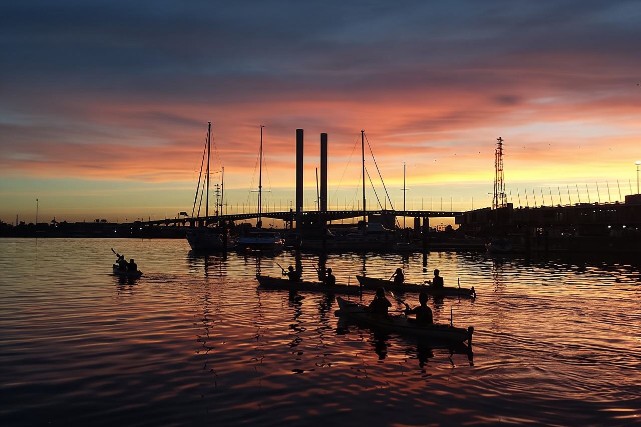 Melbourne Sunset Kayaking Experience with Dinner