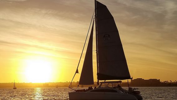 Catamaran Sunset Sail Premium 2.5hr Small group w/ drinks