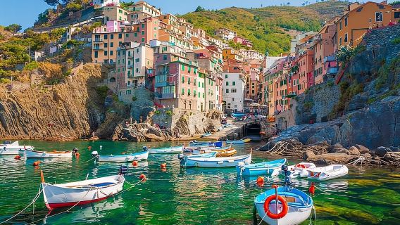 Cinque Terre Hiking Small Group Tour from La Spezia port