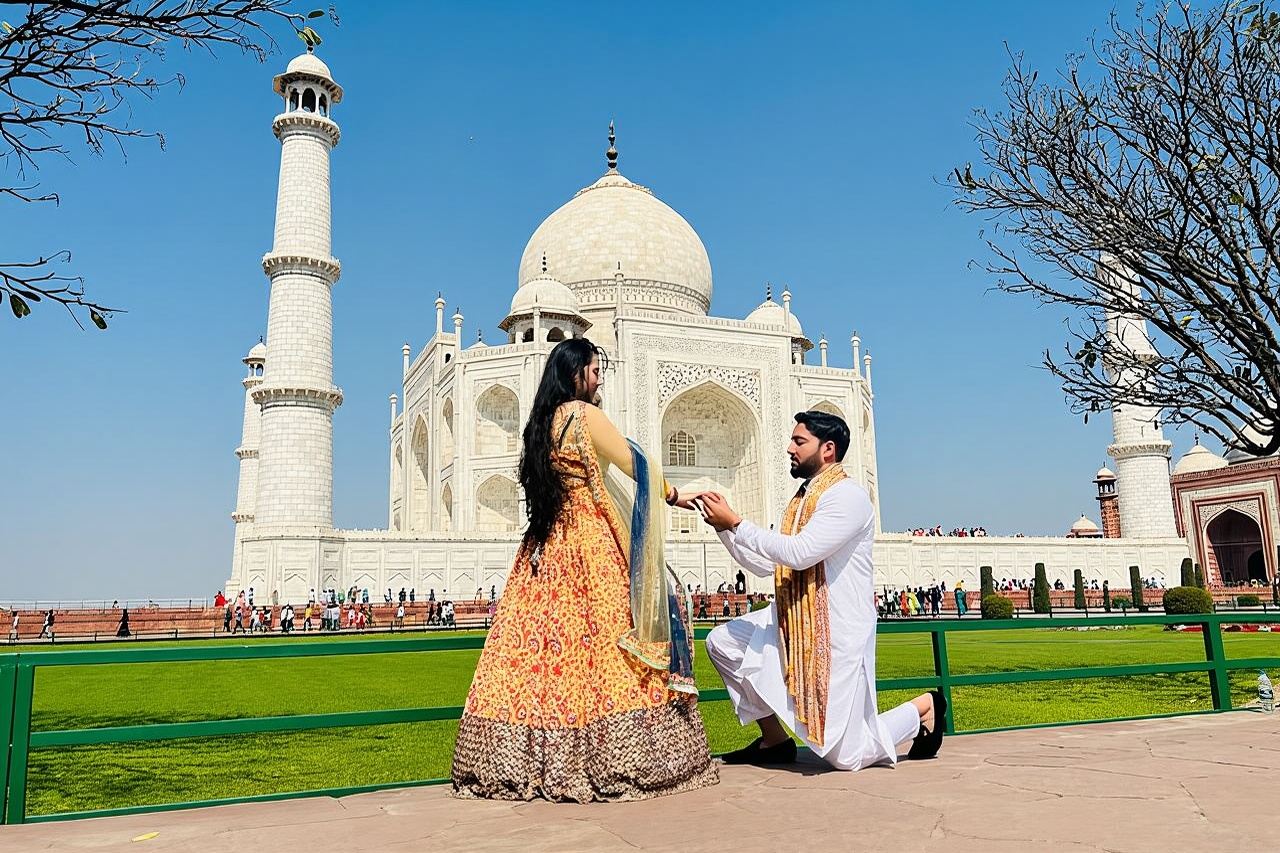 Tour di un giorno al Taj Mahal, al Forte di Agra e al Baby Taj da Delhi in auto