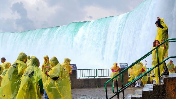 Excursión a las Cataratas del Niágara desde Toronto: Paseo en barco y recorrido detrás de las cataratas