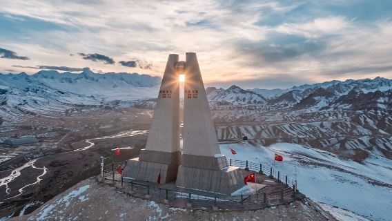 新疆喀什+西極時光景區+天山昆崙山交匯一日，6人拼小團純玩