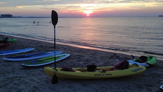Kajaktouren bei Sonnenuntergang mit Delfinen