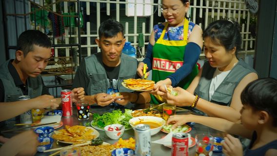 Tour ẩm thực Hội An bằng xe Vespa: Văn hóa ẩm thực chính thống và độc đáo