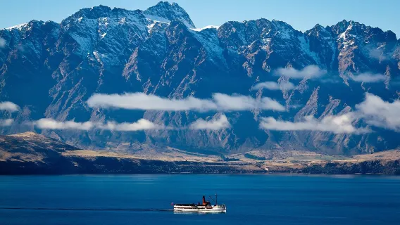 Queenstowns ikonische Veranstaltung auf der Südinsel Neuseelands: 100 Jahre altes Dampfschiff + Schafschur auf der Farm + Tierbesichtigung auf der Weide + BBQ-Buffet / TSS Earnslaw Dampfschiff / Muss in Queenstown besucht werden