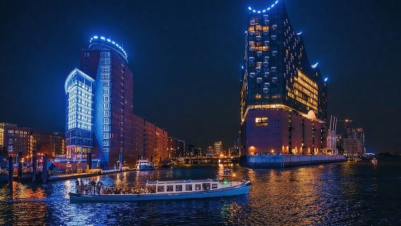 Great light trip 90 minutes in the port of Hamburg