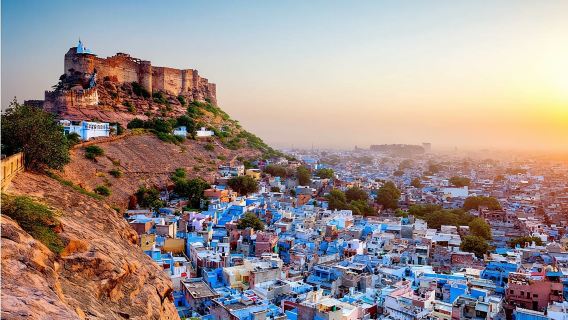 Penerbangan dari Jodhpur ke Udaipur dengan pemberhentian di Ranakpur dan Kumbhalgarh